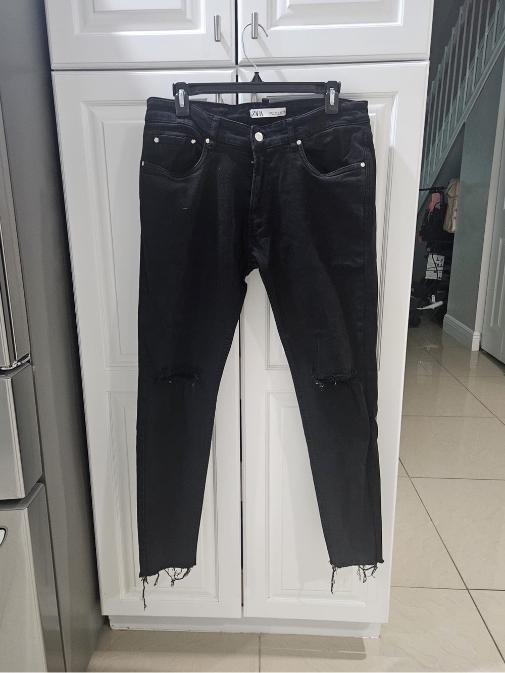 Zara men’s distressed black jeans size 32